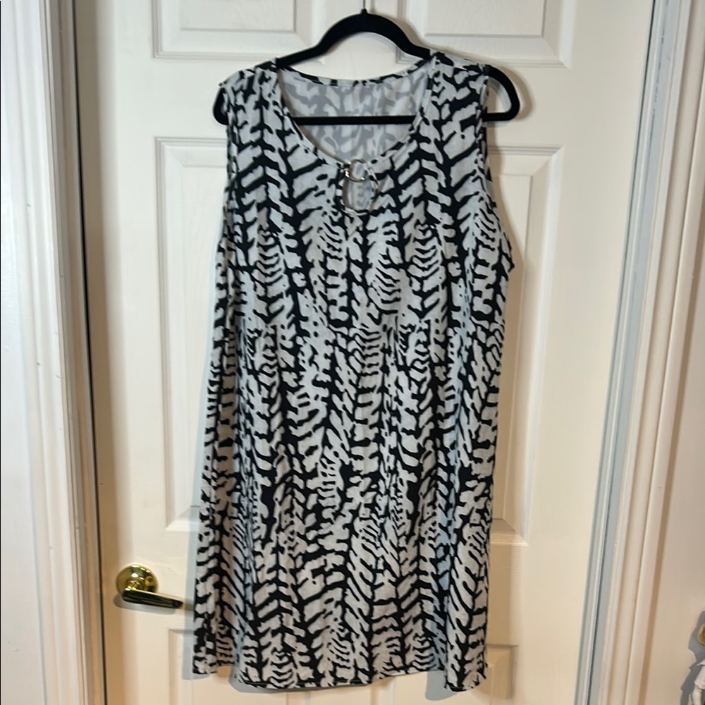 Monochrome Sleeveless Dress